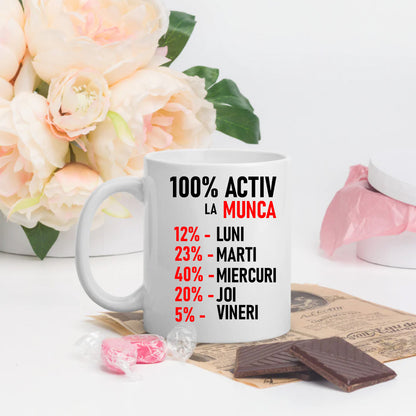 Cană cu mesaj: 100% activ la muncă, ceramică, albă