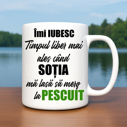 Cană pentru pescar cu mesaj: Îmi iubesc timpul liber...