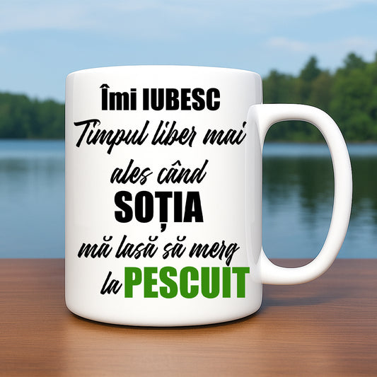 Cană pentru pescar cu mesaj: Îmi iubesc timpul liber...