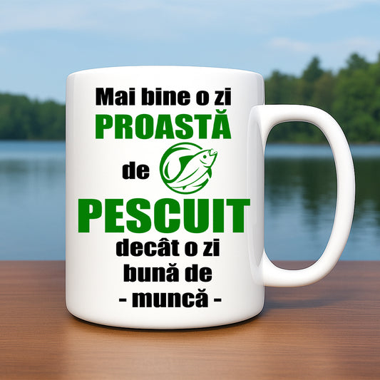 Cană pentru pescar cu mesaj: Mai bine o zi proastă de pescuit...