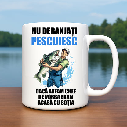 Cană pentru pescar cu mesaj: Nu deranjați, pescuiesc